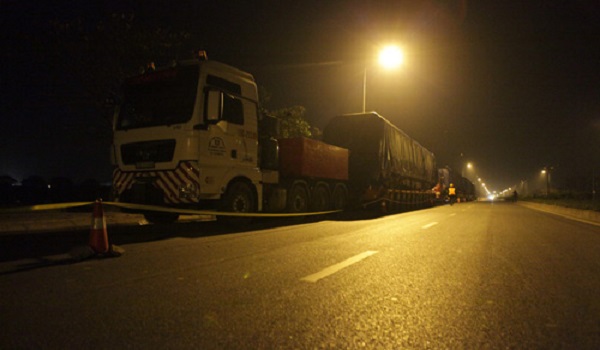 Nguyên tắc lái xe vận chuyển hàng hóa vào ban đêm