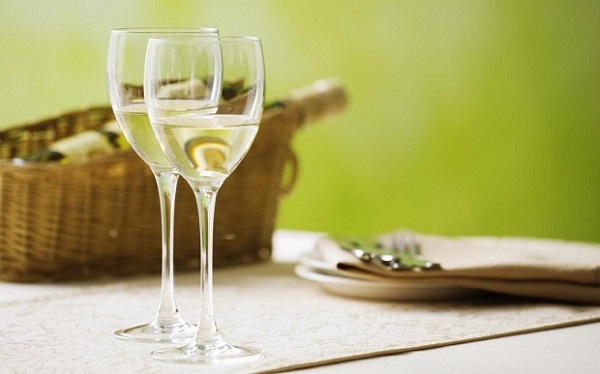 Sự khác nhau giữa rượu vang trắng và rượu vang đỏ