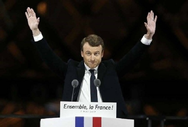 Tổng thống Mỹ Donald Trump chúc mừng thắng lợi của người đồng nghiệp mới Emmanuel Macron