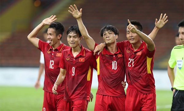 Đội tuyển U22 Việt Nam tiếp tục giữ vững ngôi đầu bảng B sau chiến thắng áp đảo trước Philippines