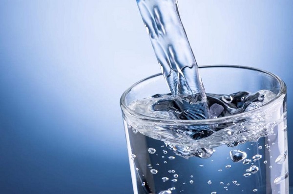 Tại sao phải uống nhiều nước mỗi ngày?