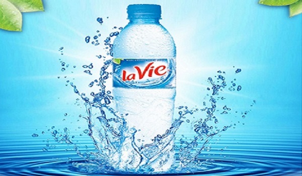 Giá bán 01 chai nước uống Lavie 500ml bao nhiêu tiền?
